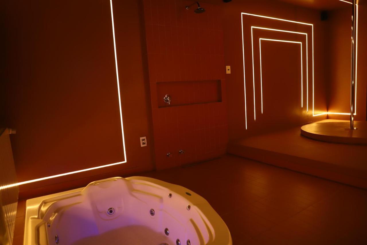 Luv Gardens Motel - Adults Only Caxias do Sul Eksteriør bilde